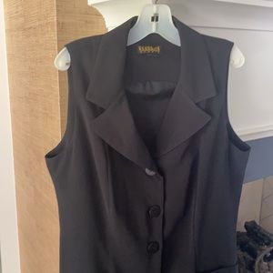 Women’s sleeveless button down black dress 10